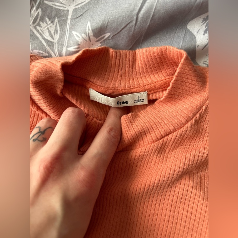 Wilfred Free Orange Mock Neck Cropped Tee 🍊